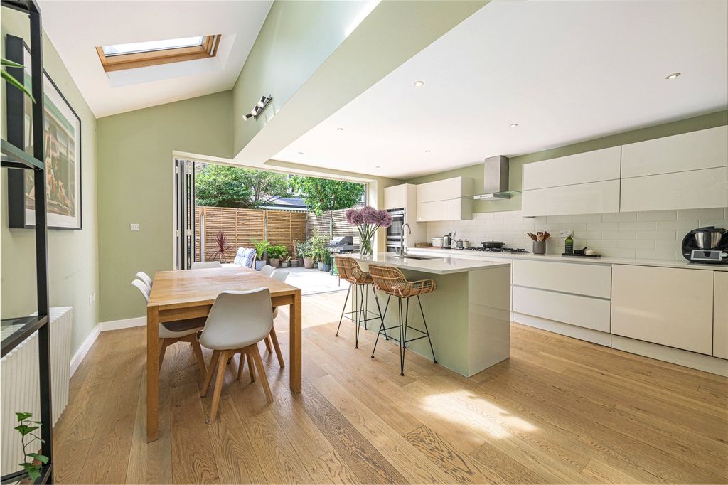 Property photo 1 of 14 Kitchen / Dining