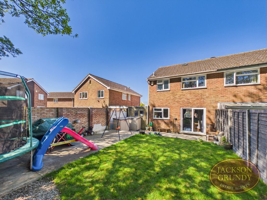 Property photo 2 of 17 Cowgill Close