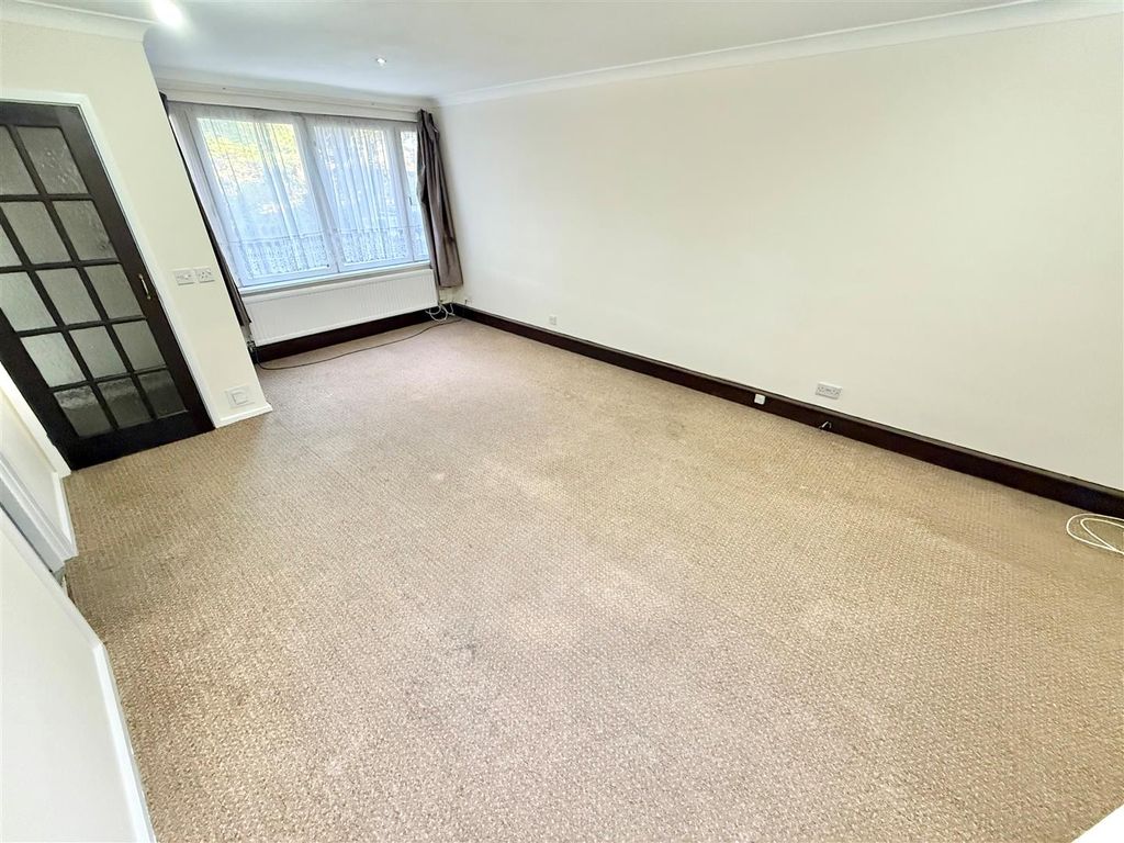 Property photo 3 of 6 Living Room