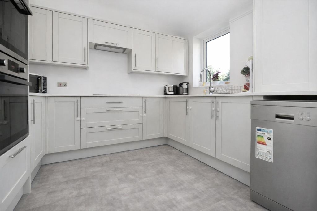 Property photo 3 of 14 Kitchen..Jpg