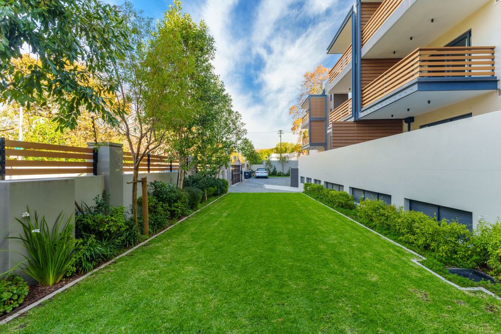 Property photo 2 of 27 Kw1616360