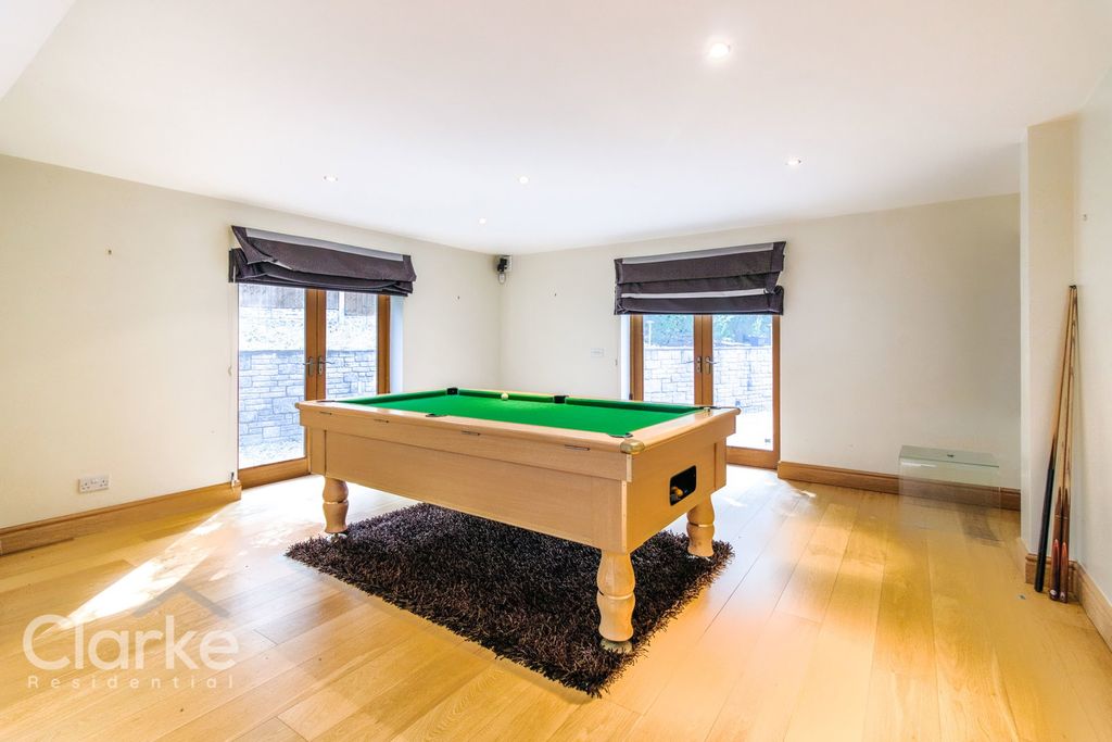 Property photo 3 of 39