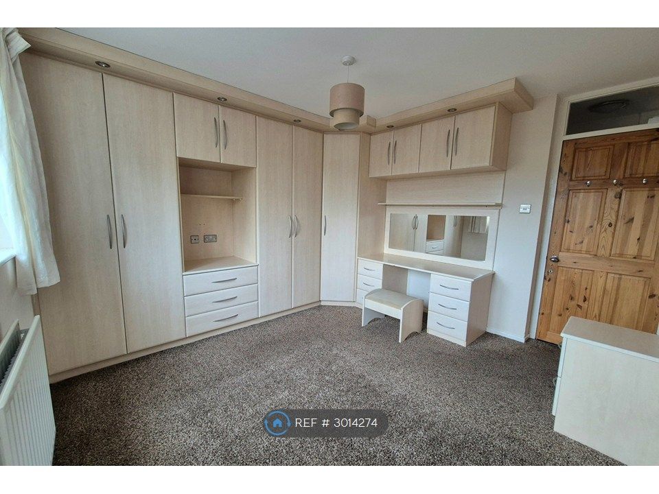 Property photo 1 of 15 Fitted Bedroom