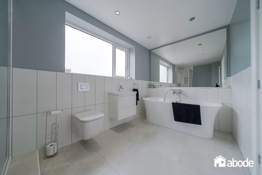 Property photo 3 of 33