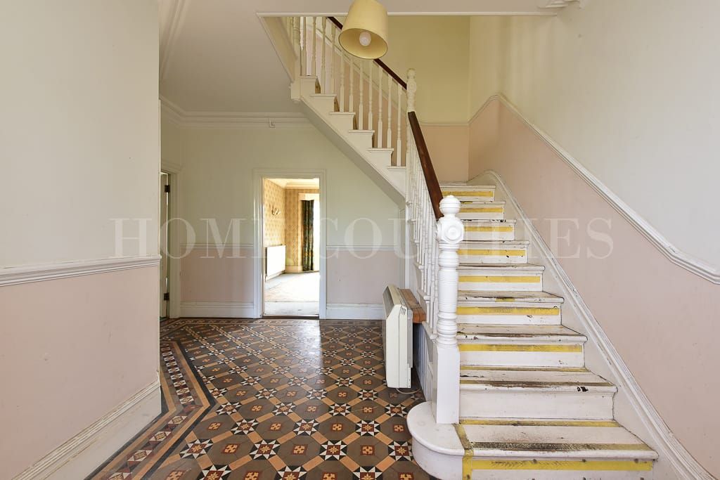 Property photo 2 of 25