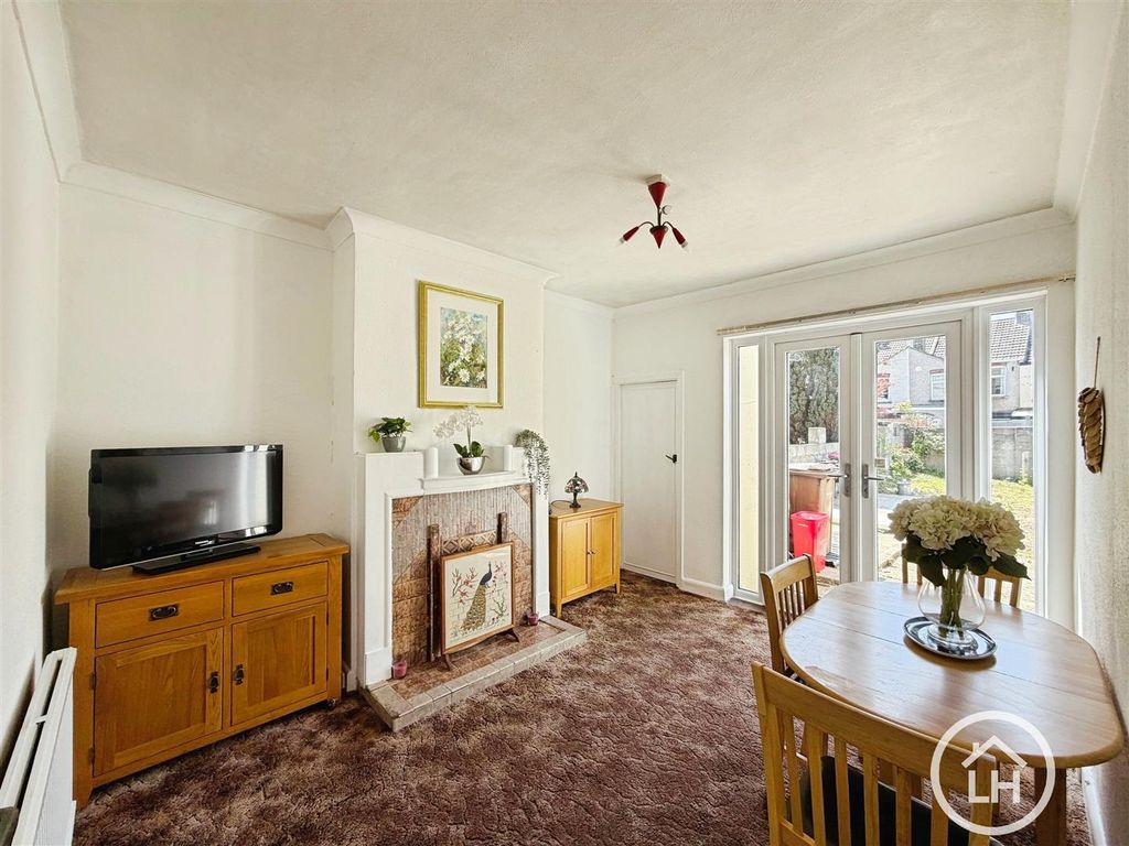 Property photo 3 of 12 Dining Room