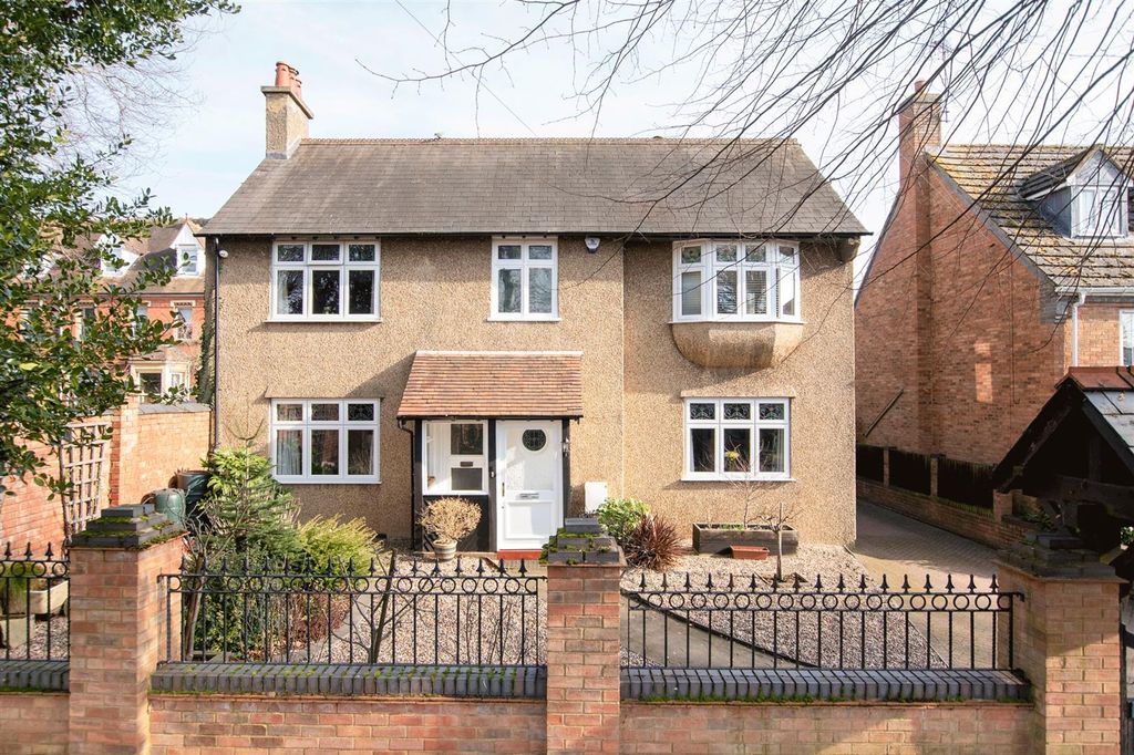 Property photo 2 of 36
