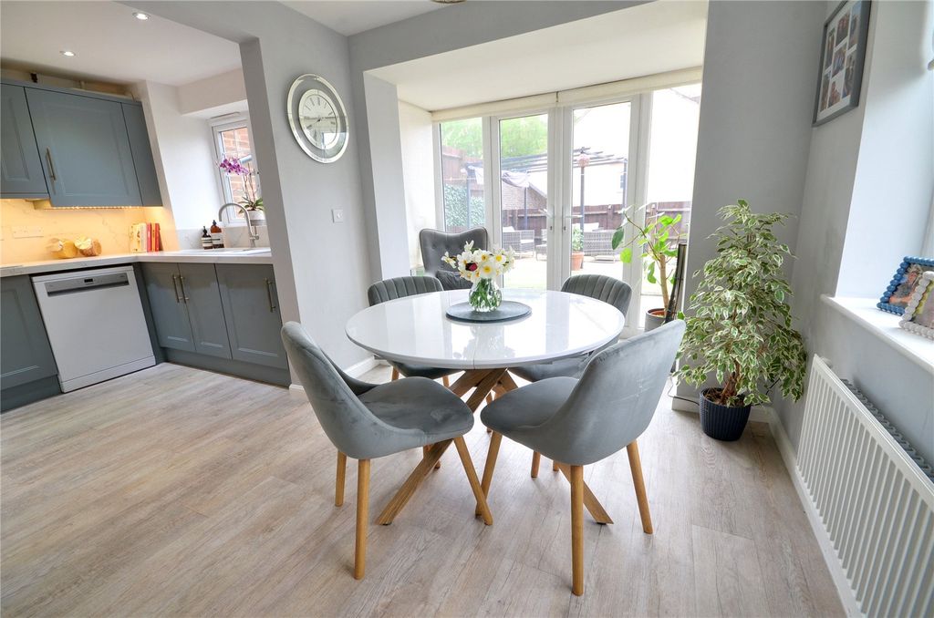 Property photo 3 of 25 Kitchen/Dining Room