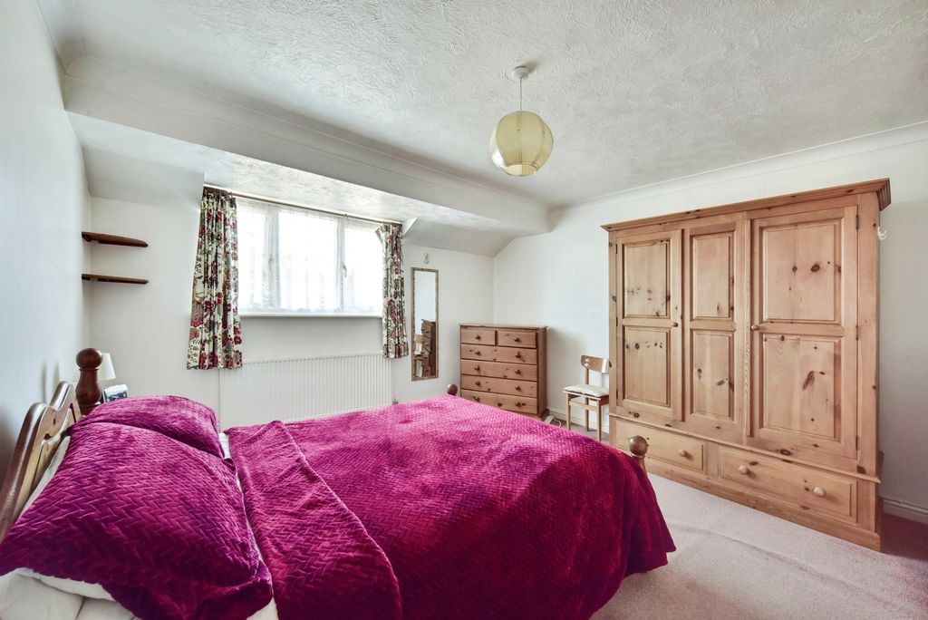Property photo 2 of 16 Photo