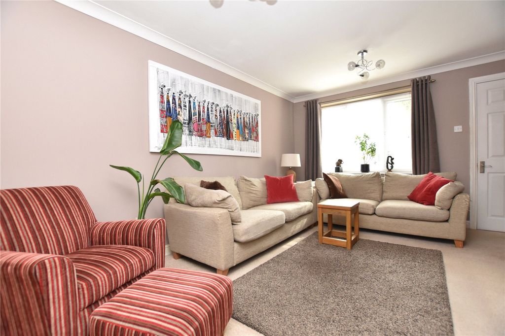 Property photo 2 of 19 Picture No. 09