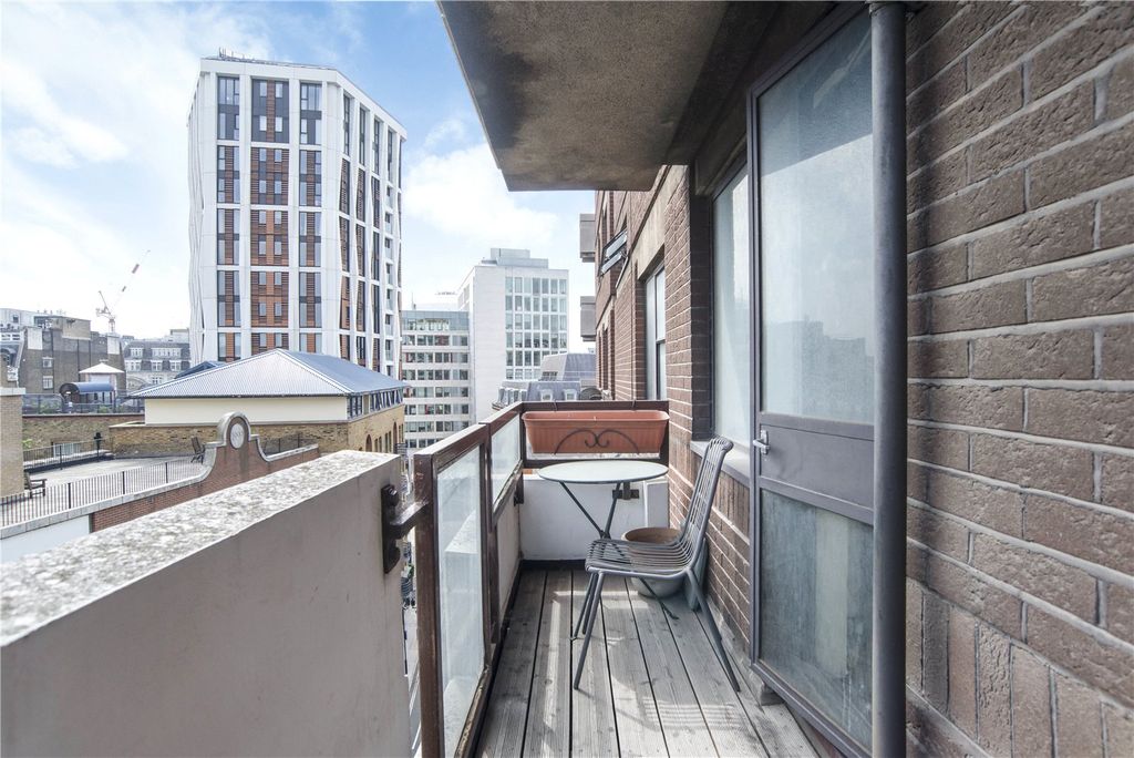 Property photo 2 of 10 Balcony