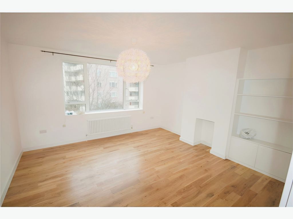 Property photo 2 of 5 d2515B21-Hyltons 201