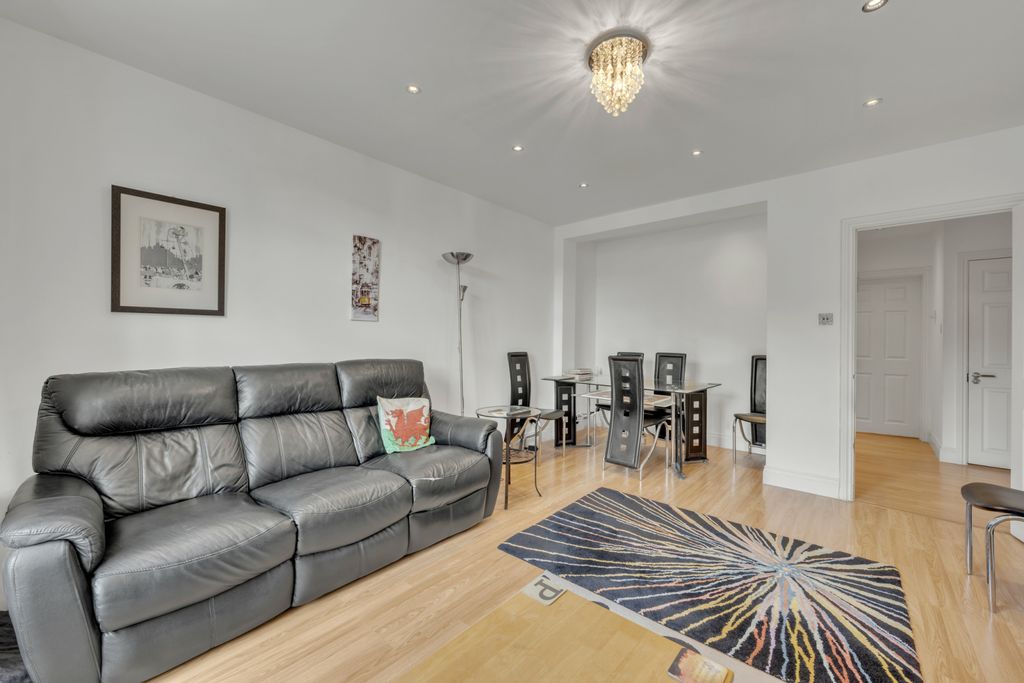 Property photo 3 of 12 Picture No. 16
