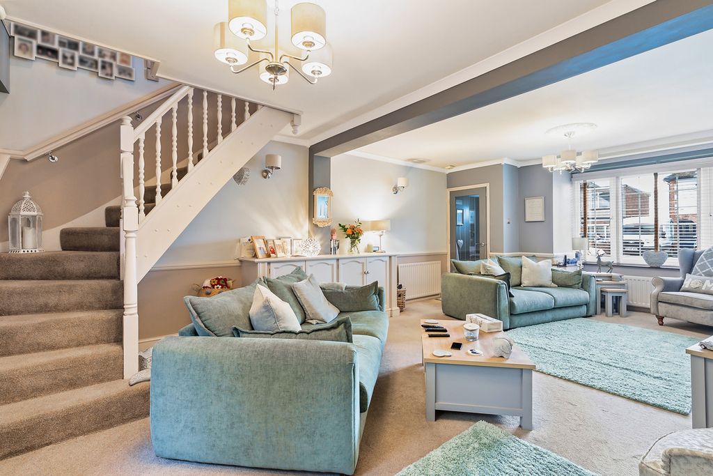 Property photo 2 of 31