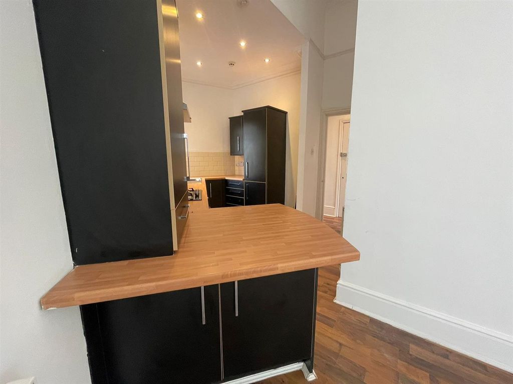 Property photo 3 of 11 Livingroom/Kitchen