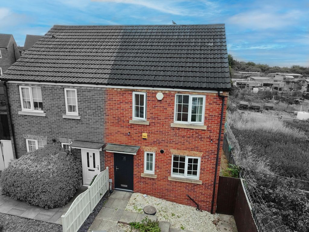 Property photo 1 of 11 10 Tudor Court v2