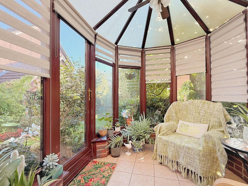 Property photo 3 of 23 Conservatory