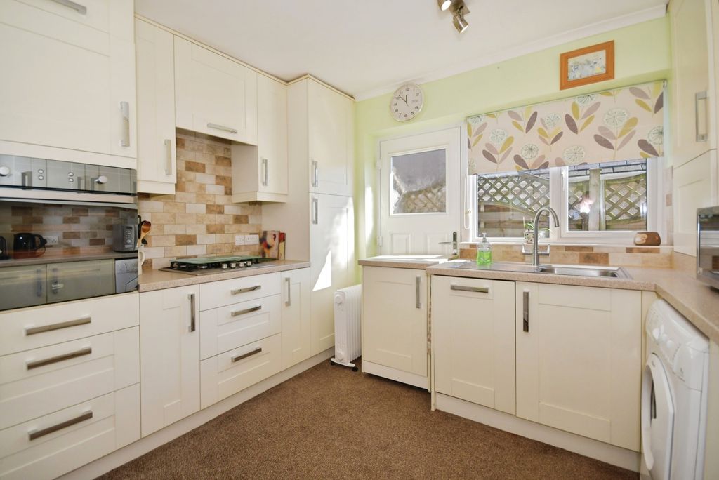 Property photo 3 of 20 Kitchen