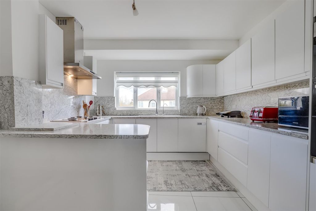 Property photo 1 of 19 Warren Avenue 33-6.Jpg
