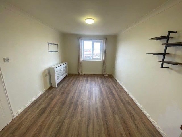 Property photo 2 of 7 Living Room