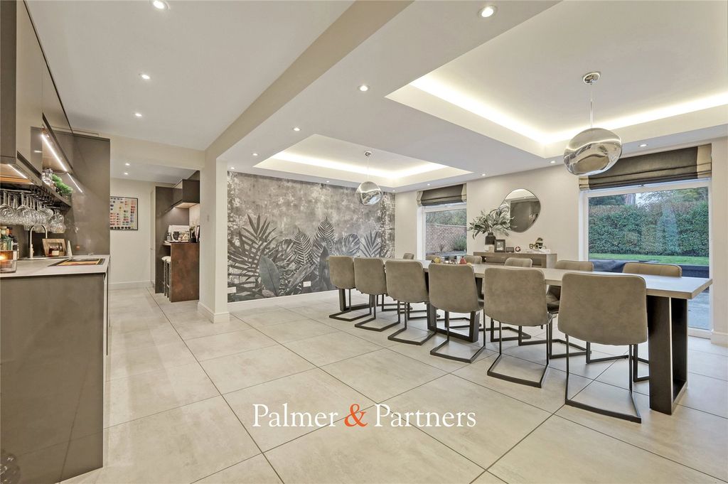 Property photo 3 of 28 Picture No. 04