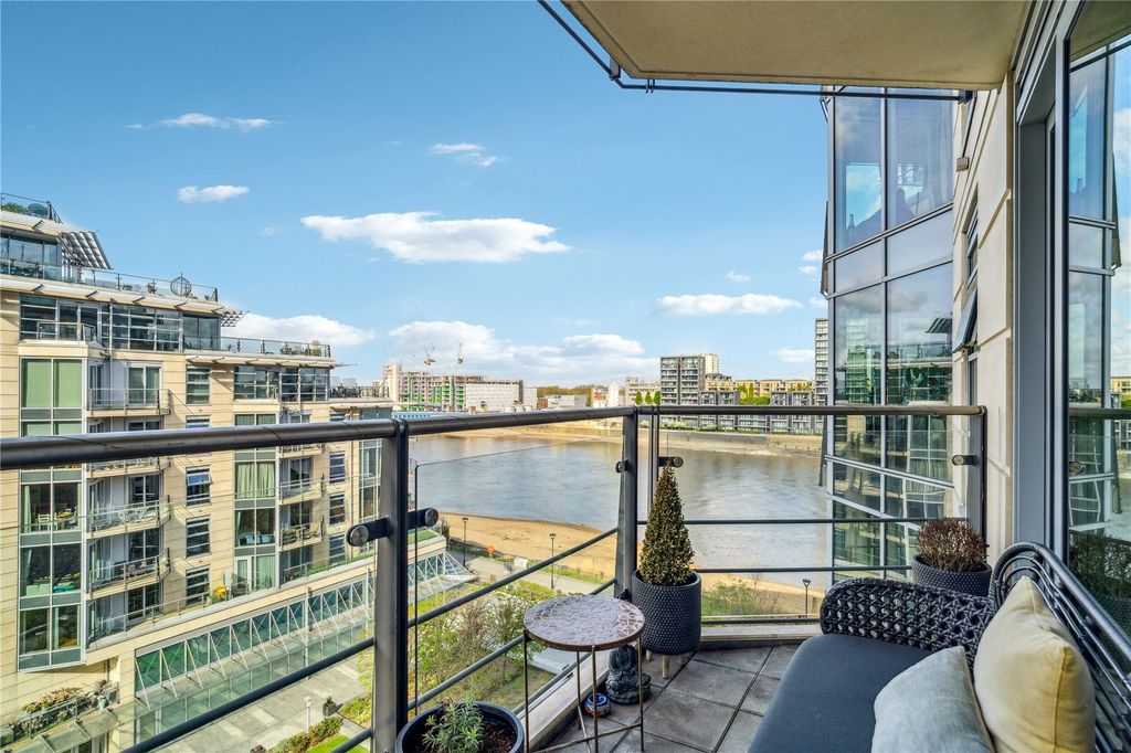 Property photo 3 of 10 Balcony