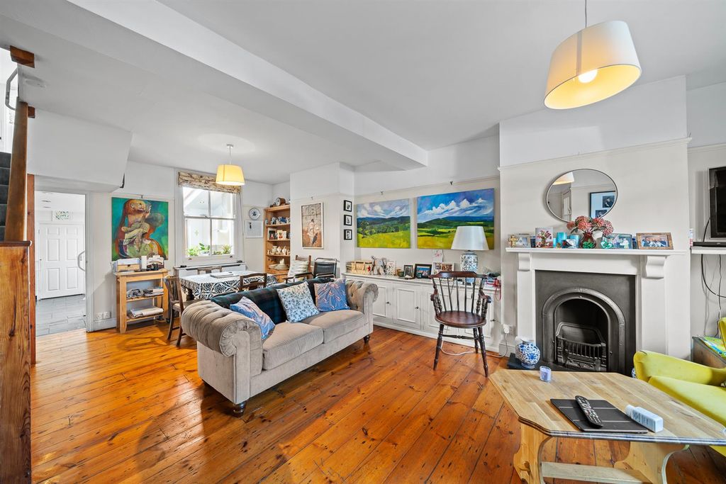 Property photo 3 of 17 Dining Room