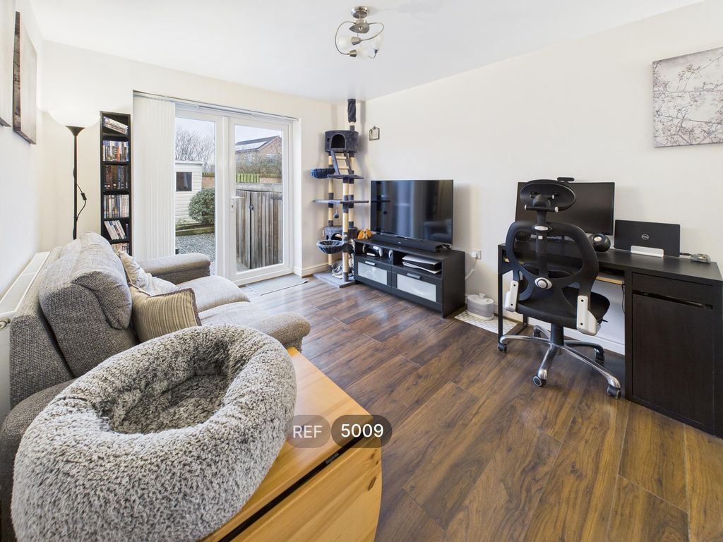 Property photo 3 of 6 Living Room