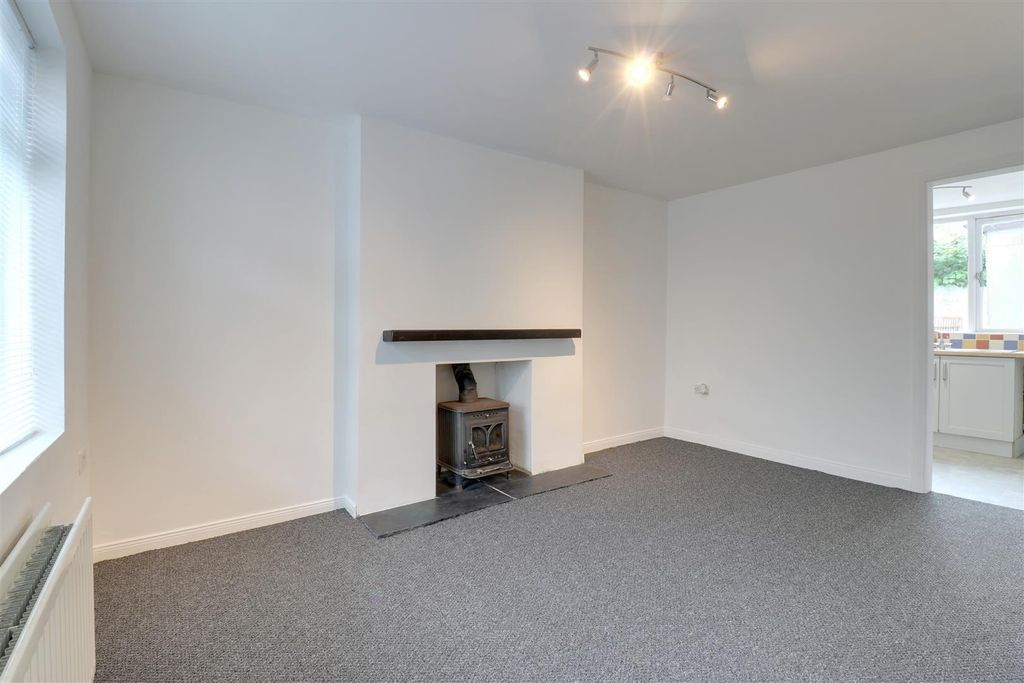 Property photo 2 of 11 Lounge