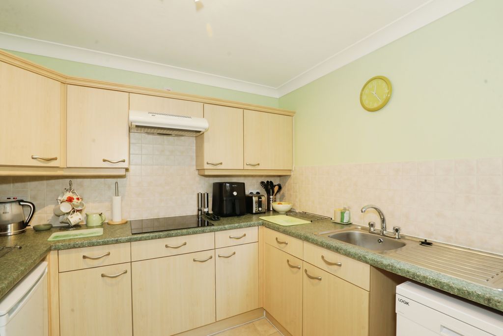 Property photo 3 of 12 Kitchen