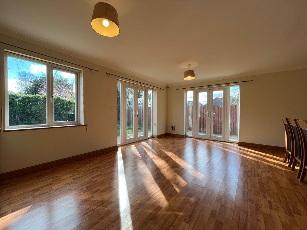 Property photo 2 of 16 4879102