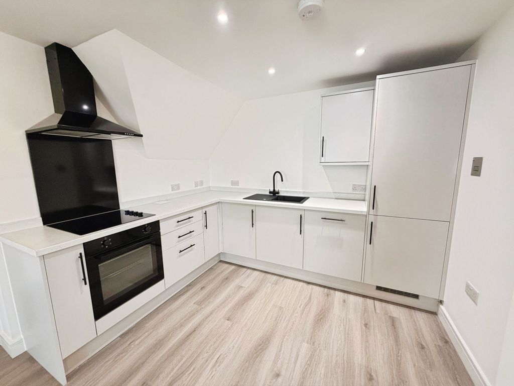 Property photo 3 of 9 Kitchen