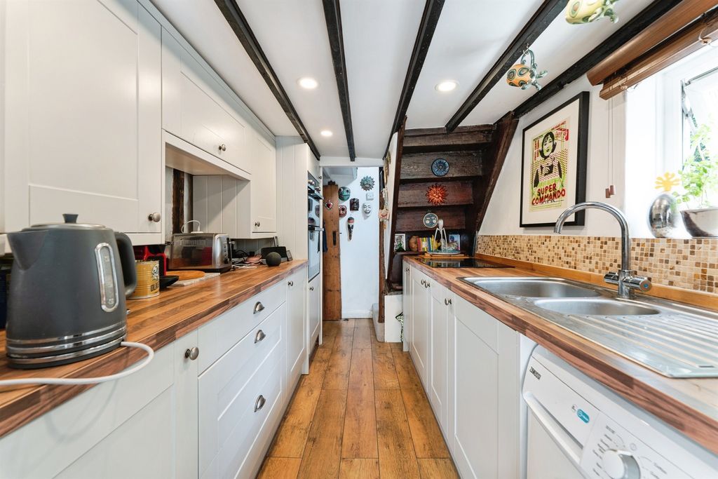 Property photo 2 of 20