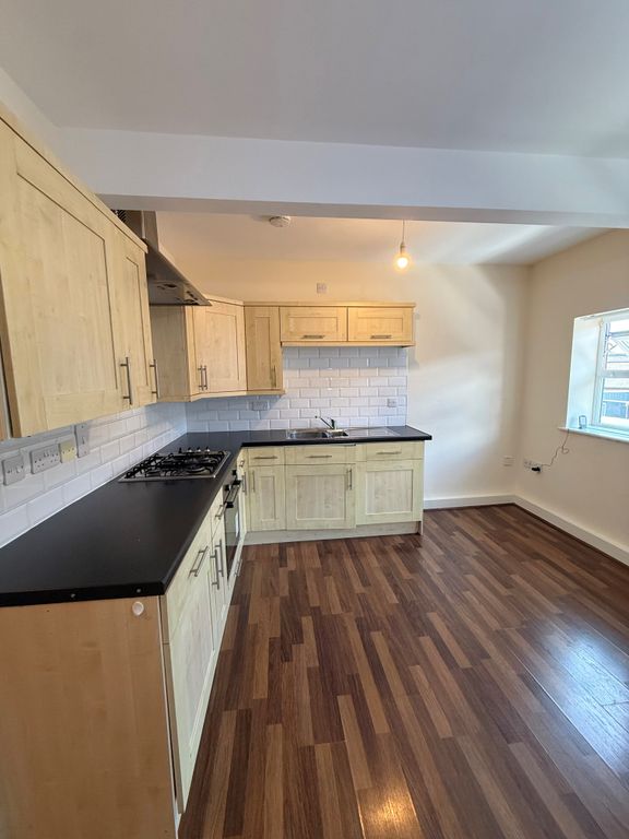 Property photo 2 of 5 Kitchen 2