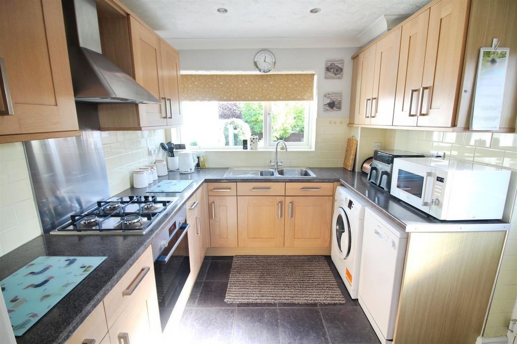 Property photo 2 of 19 Kitchen