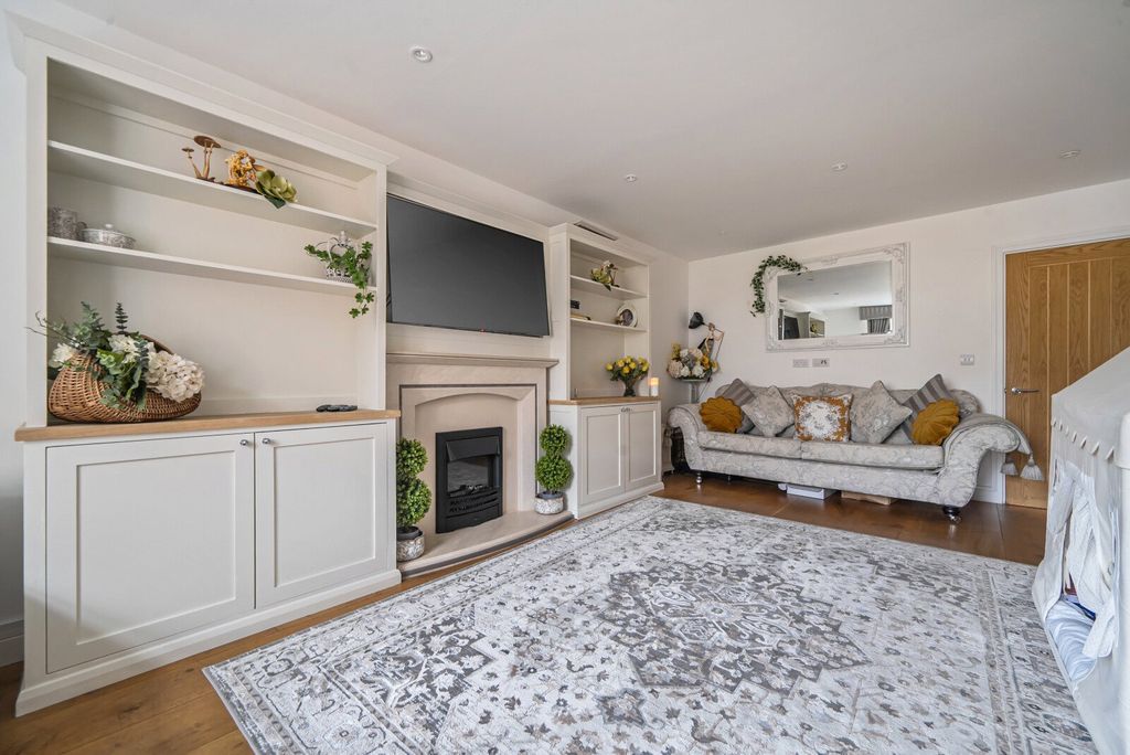 Property photo 3 of 19 1396209-20-696654...