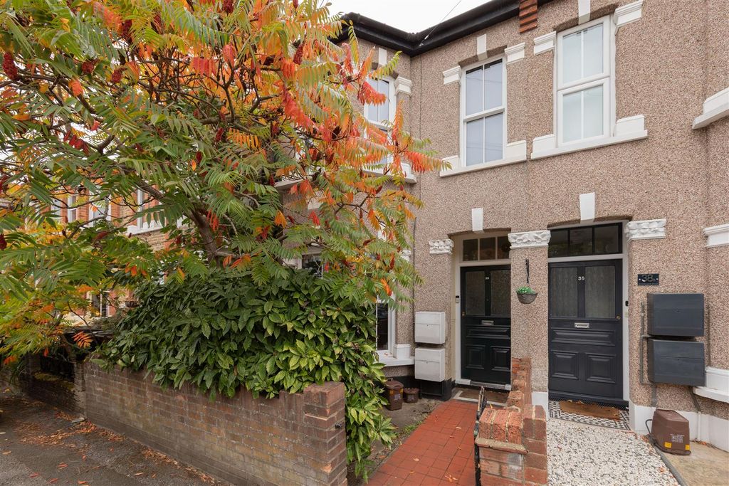 Property photo 3 of 20 Woodland Road, E4