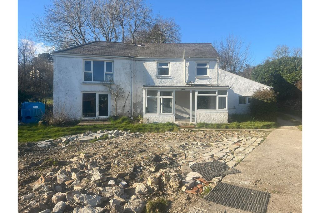Property photo 3 of 21 Front View