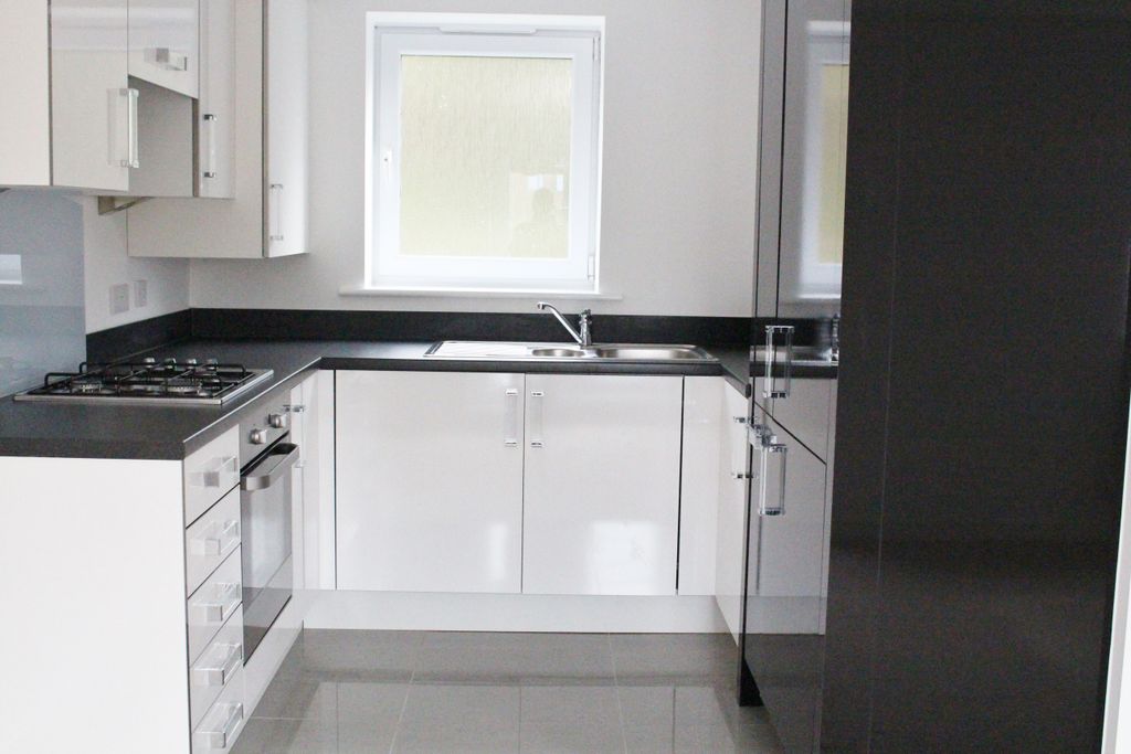 Property photo 2 of 6 Kitchen