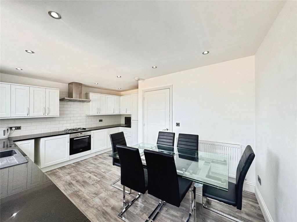 Property photo 2 of 10 Picture No. 04