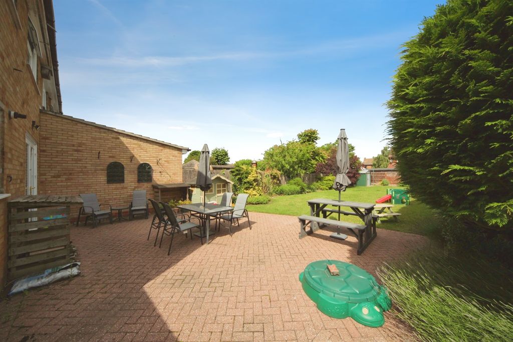 Property photo 2 of 11