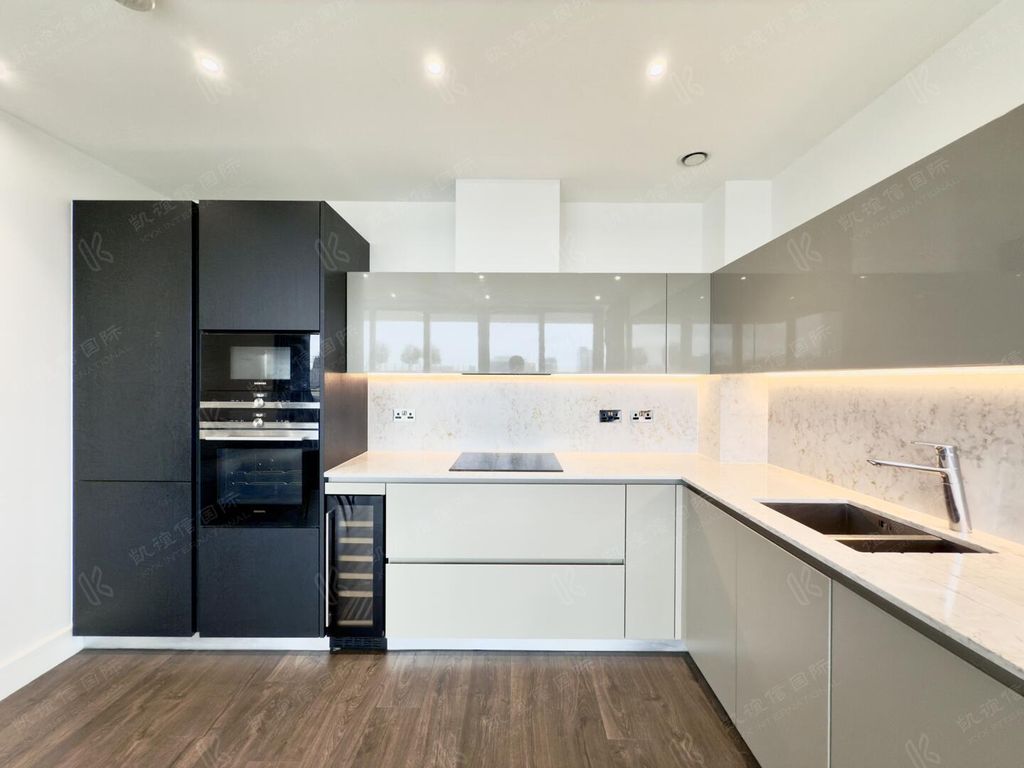 Property photo 2 of 10 Kitchen