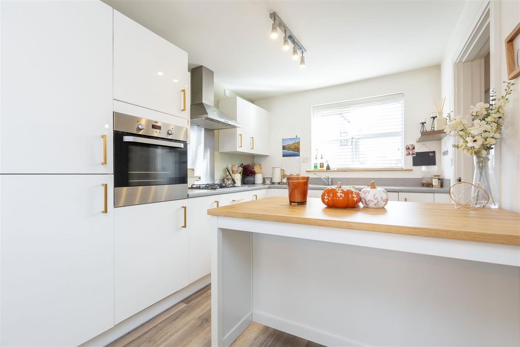 Property photo 3 of 33 Kitchen Diner