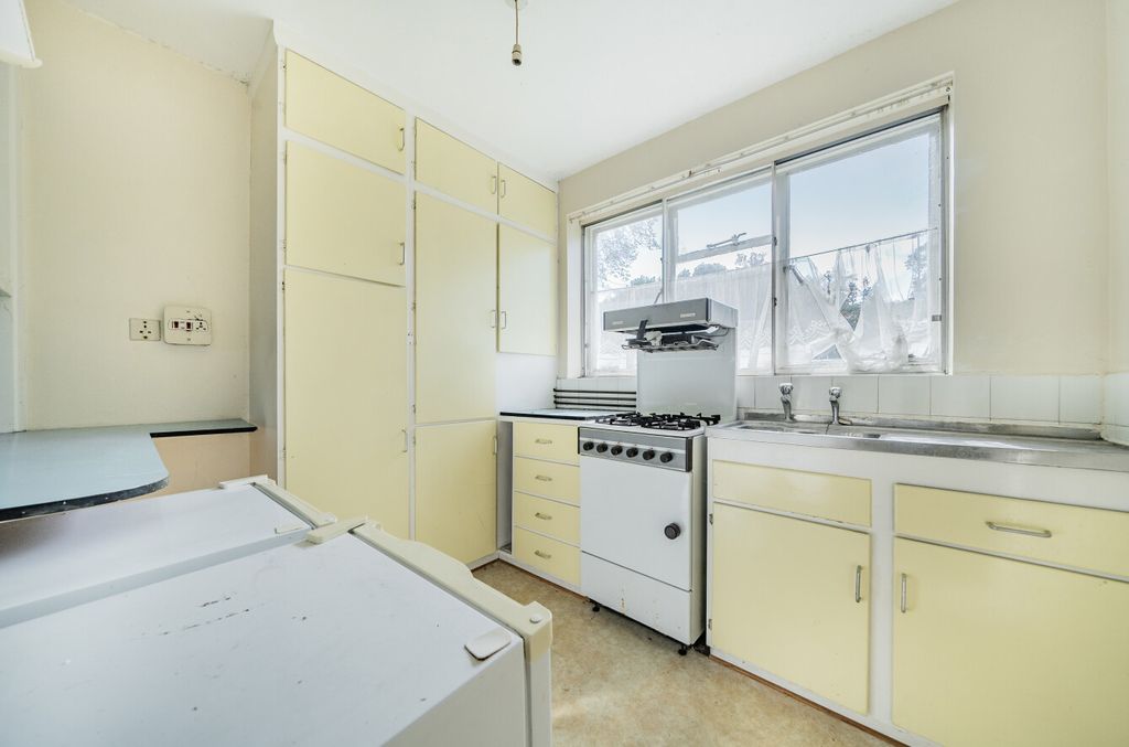 Property photo 3 of 14 1357346-22-68cd5A...
