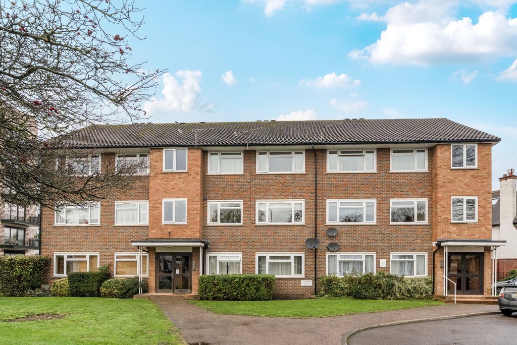 Property photo 1 of 11 1372895-1-6917443...