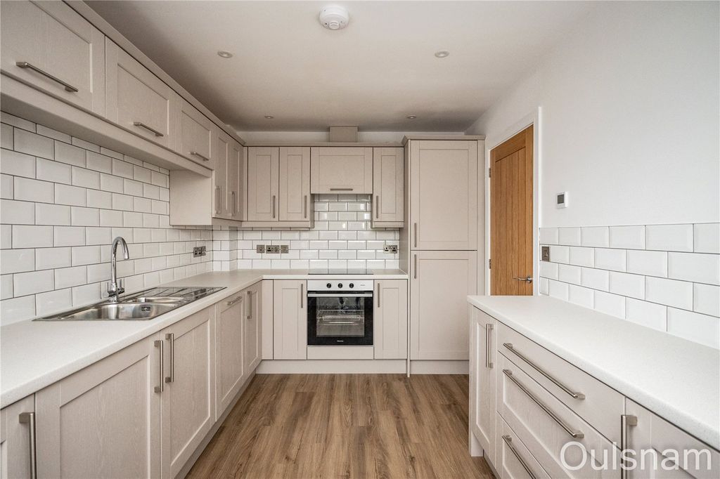 Property photo 3 of 16 Picture No. 11