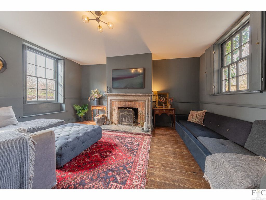 Property photo 3 of 48