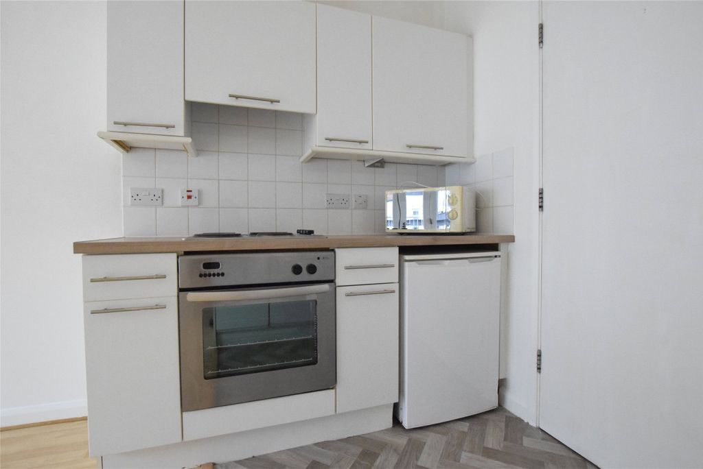 Property photo 2 of 10 Kitchen