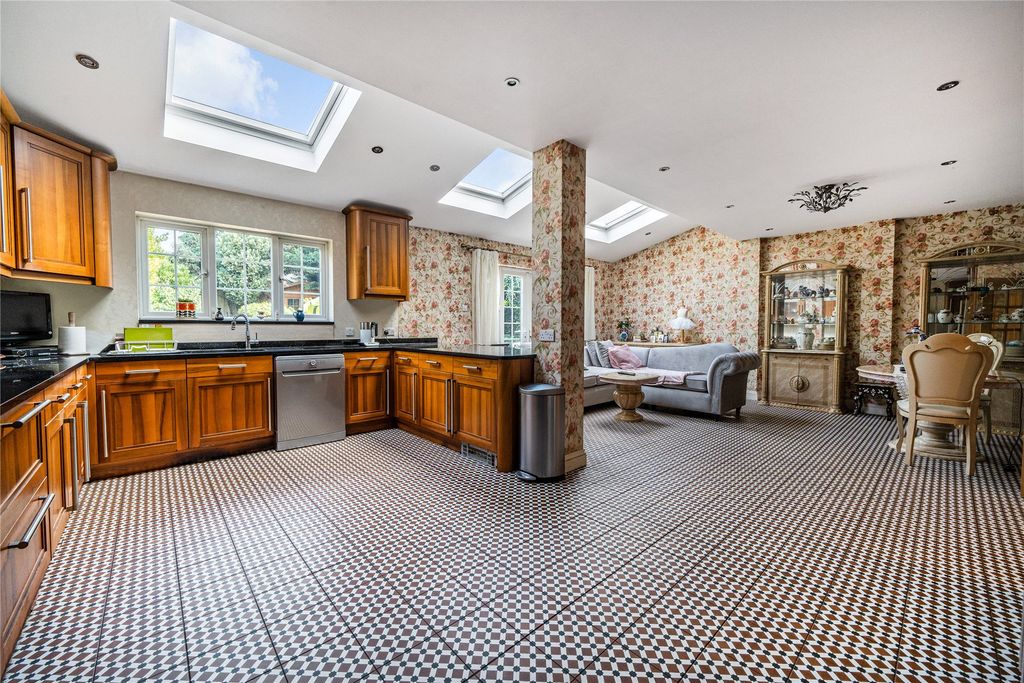 Property photo 2 of 22 Picture No. 17