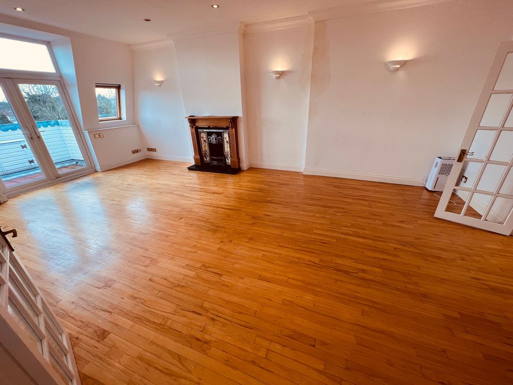 Property photo 2 of 23